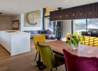 Tiện nghi khó tin bên trong căn nhà có vẻ ngoài đơn